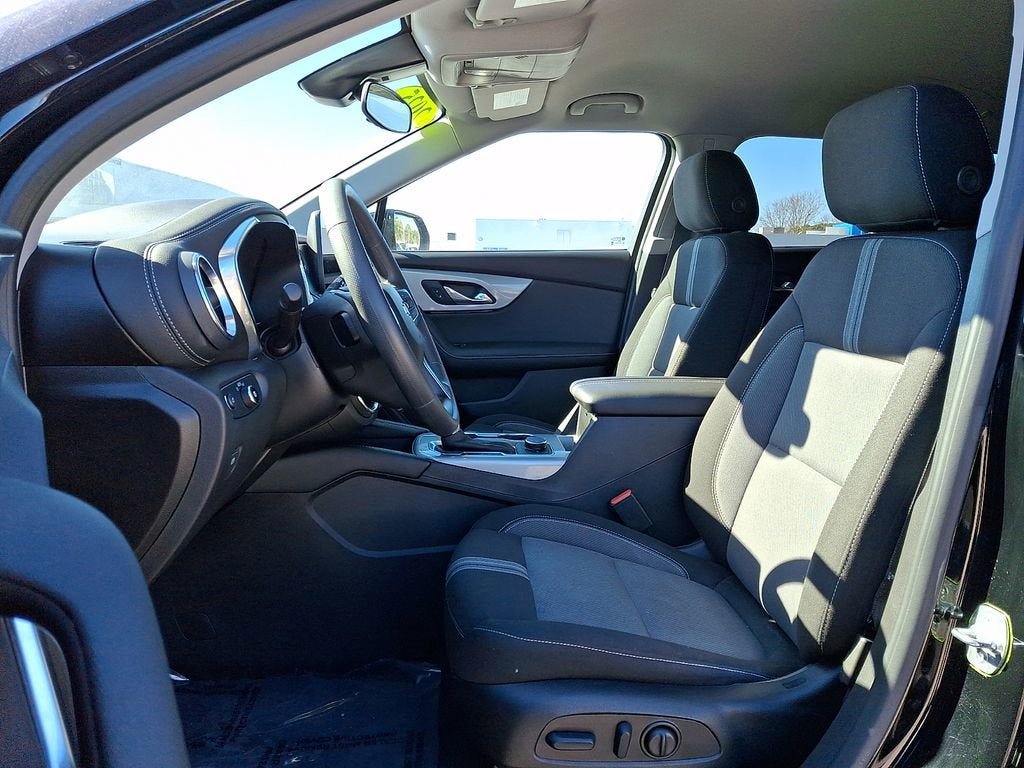 Certified 2025 Chevrolet Blazer LT FWD image 12