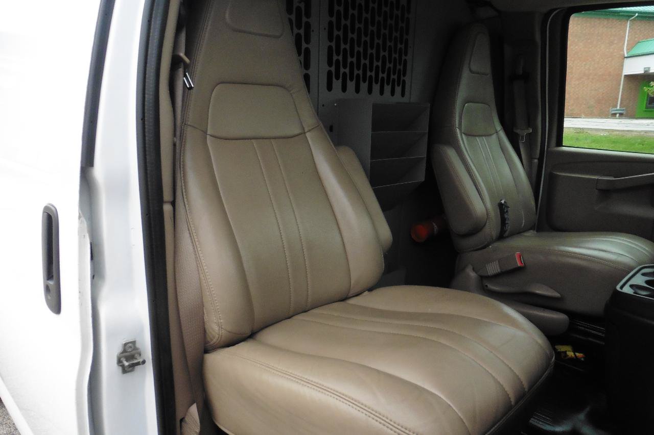 Used 2022 Chevrolet Express 3500 w/ Driver Convenience Package RWD image 19