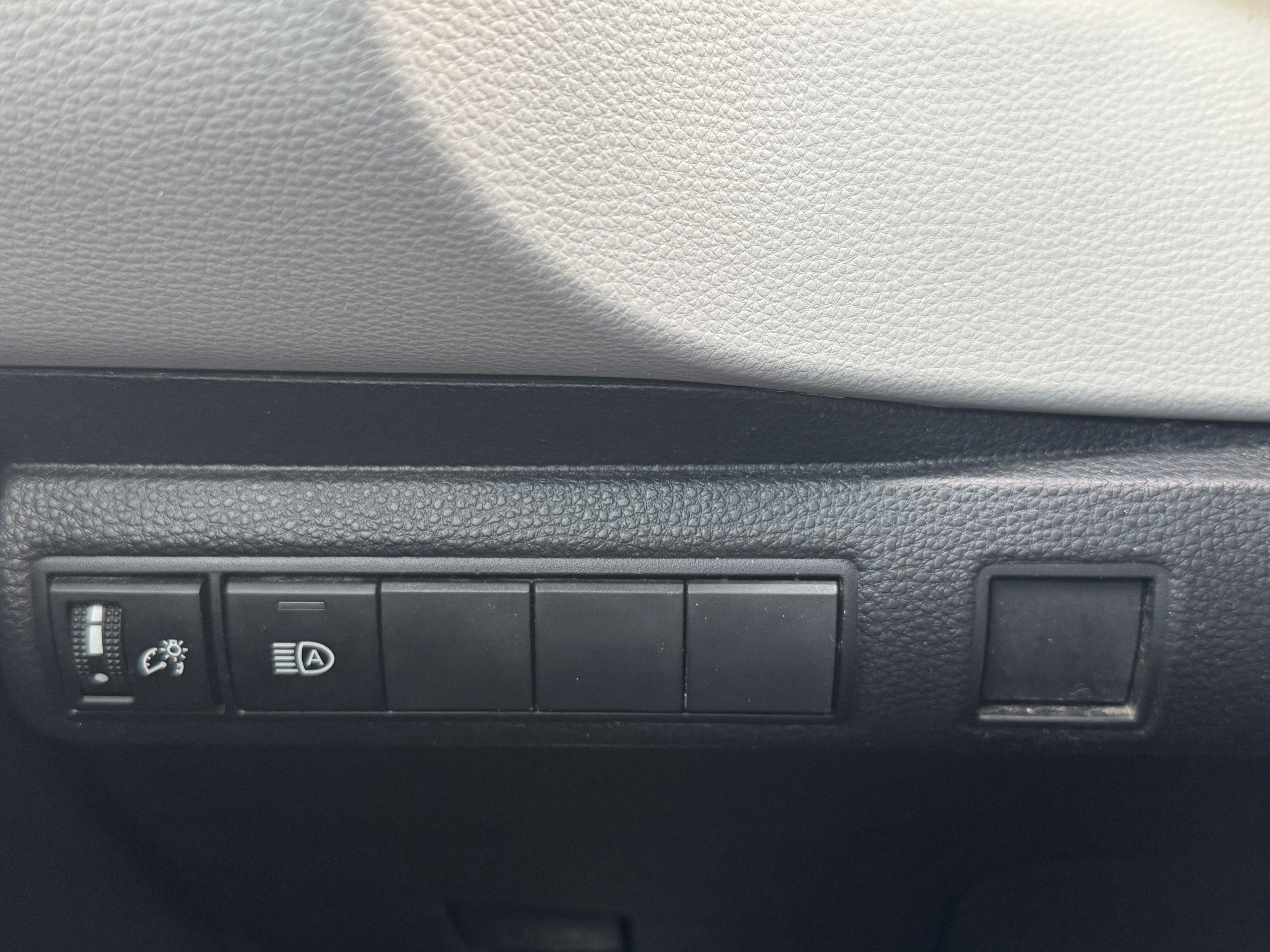Used 2023 Toyota Corolla LE FWD image 31