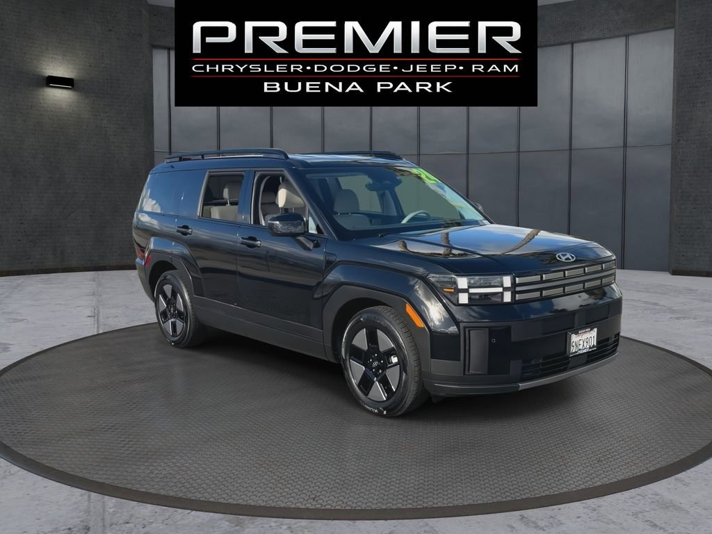 Used 2024 Hyundai Santa Fe SEL FWD image 2
