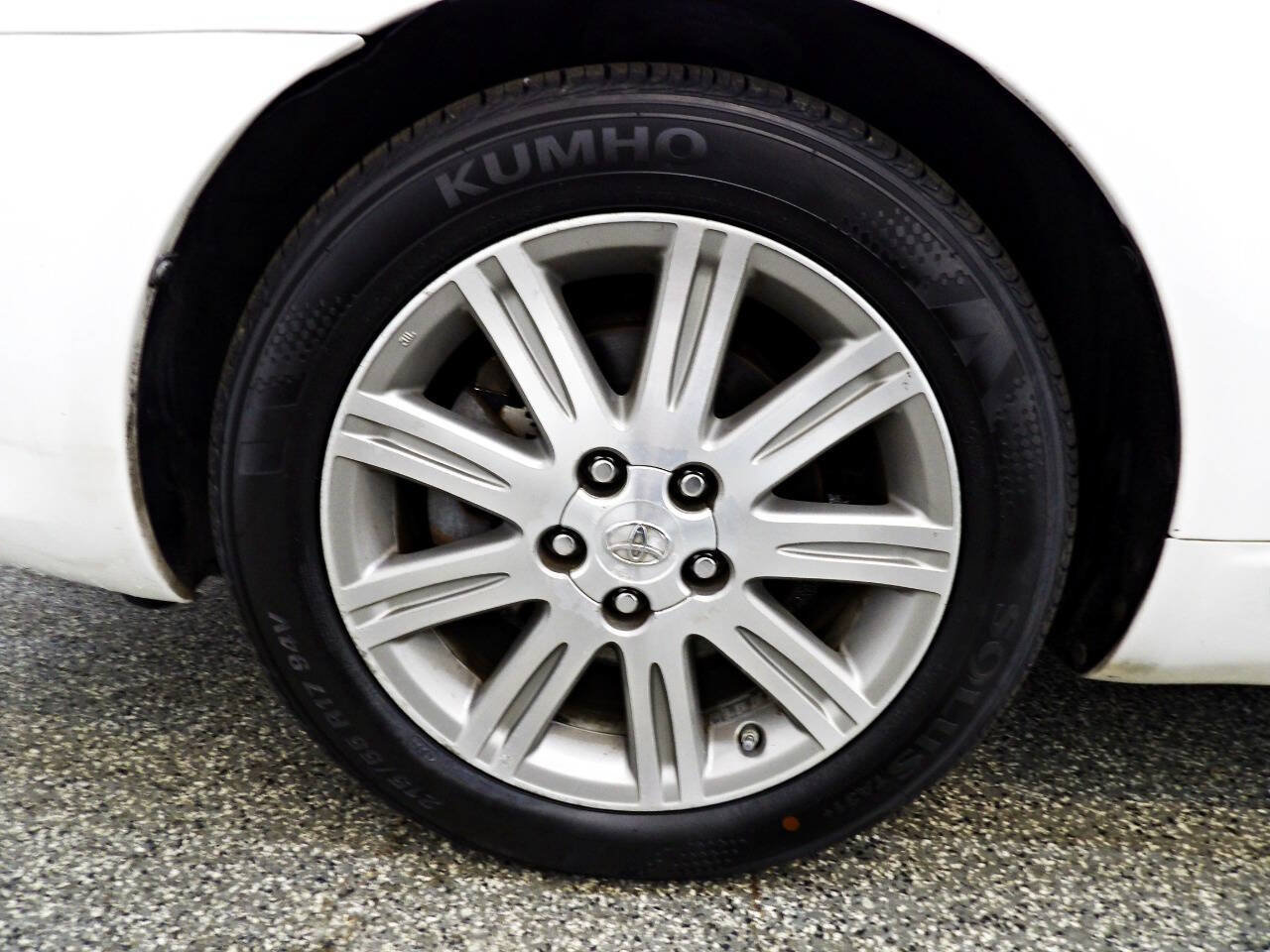 Used 2009 Toyota Avalon Limited FWD image 18