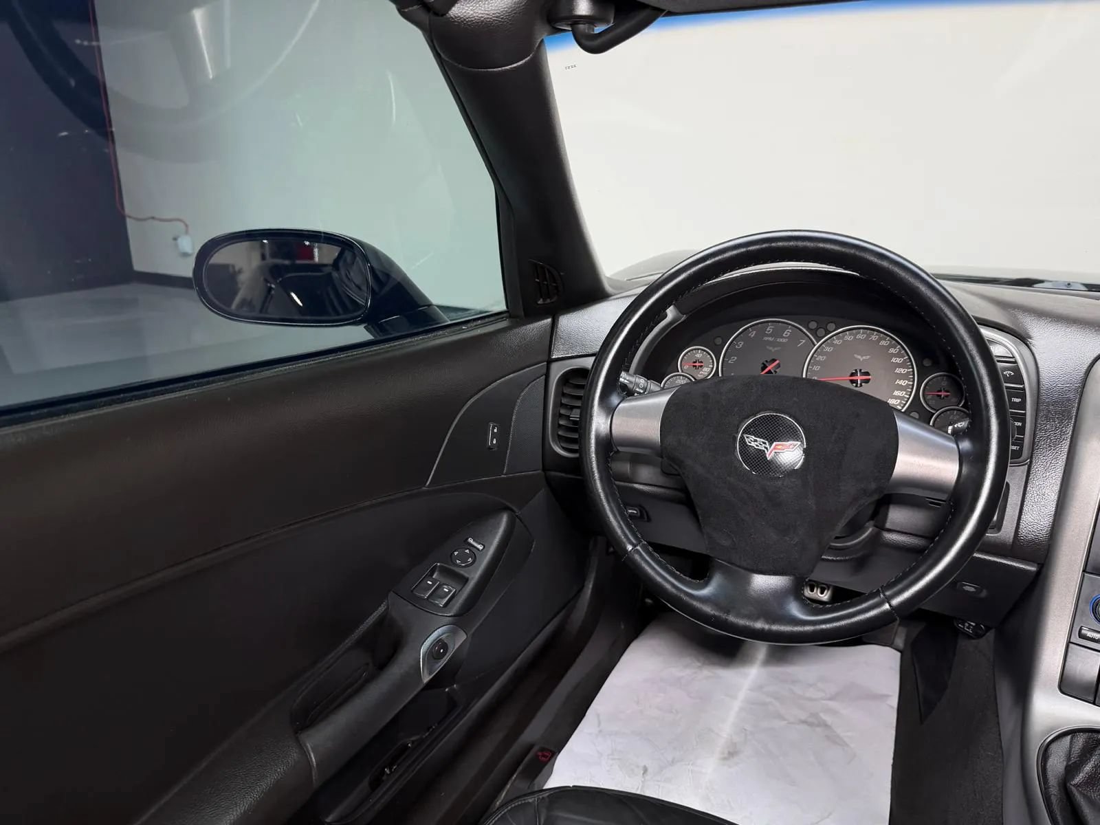 Used 2007 Chevrolet Corvette Coupe w/ Performance Package RWD image 16