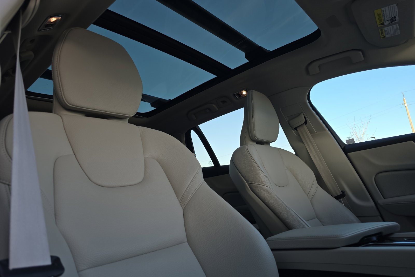 Used 2022 Volvo V60 T5 Cross Country w/ Advanced Package image 17