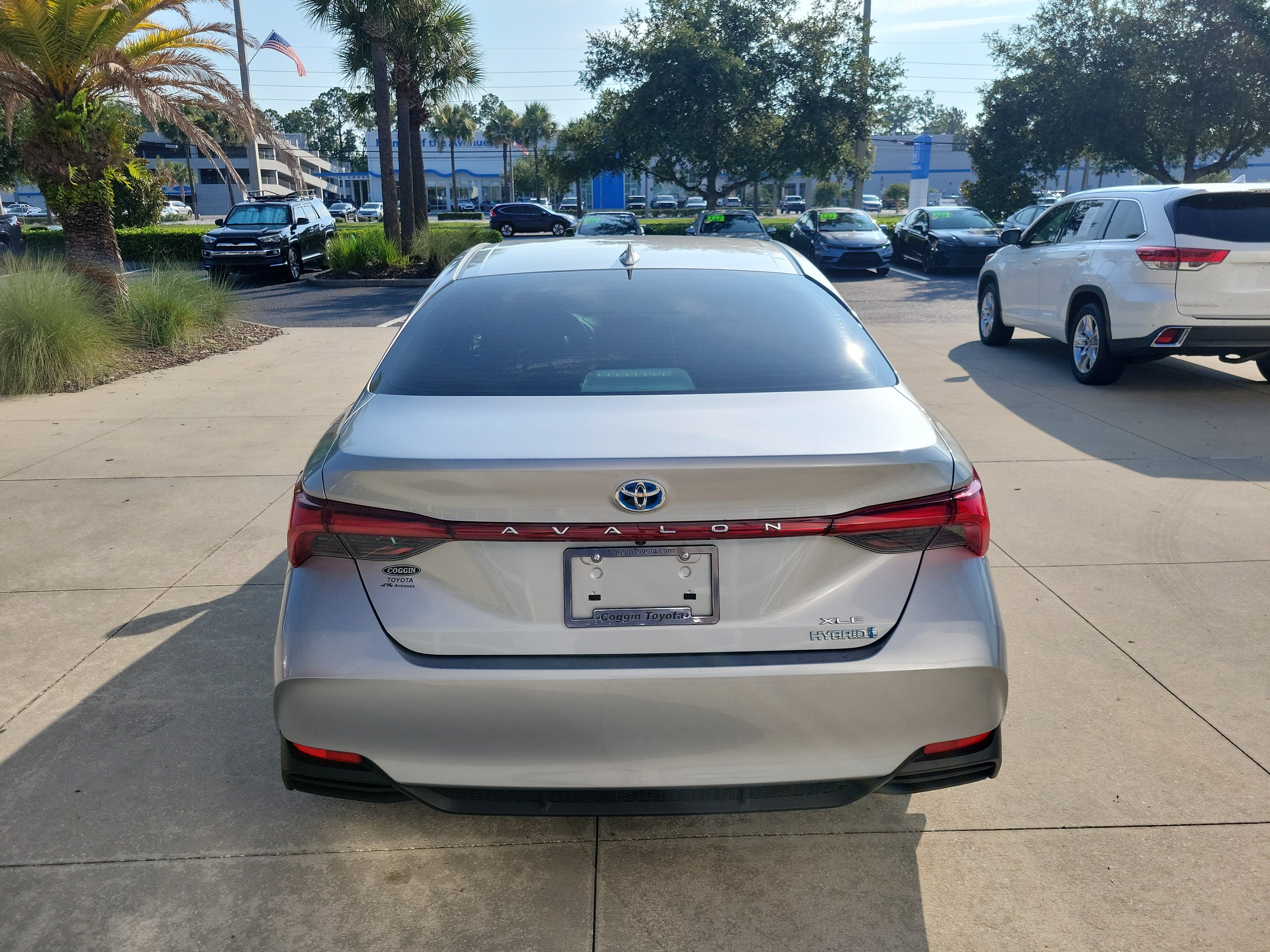 Used 2021 Toyota Avalon XLE w/ Moonroof Package FWD image 5