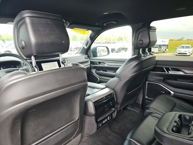 Used 2024 Jeep Wagoneer Series II w/ Flexible Seating Group image 27