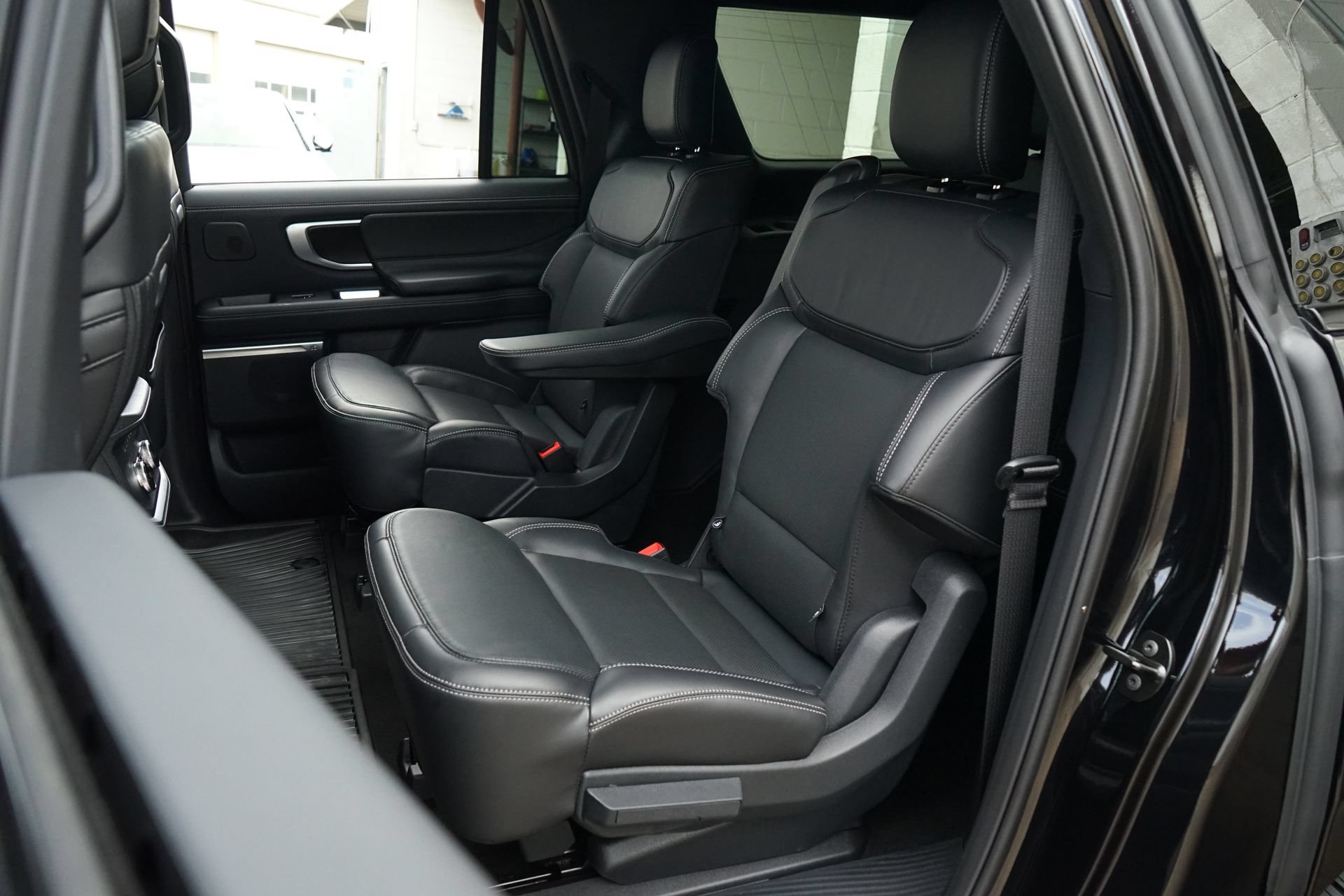 Used 2026 Ford Expedition Max Platinum w/ Stealth Performance Package AWD/4WD image 23