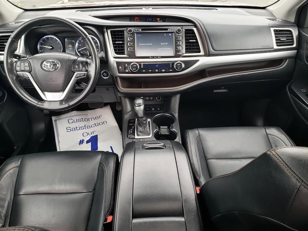 Used 2017 Toyota Highlander XLE image 14