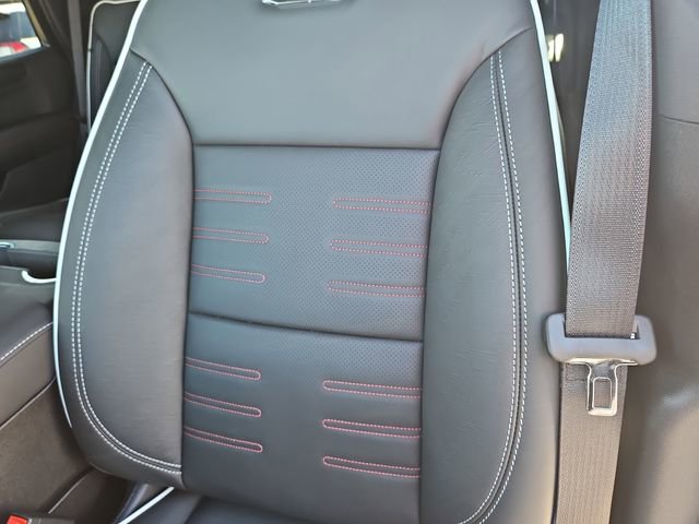 New 2026 GMC Yukon AT4 Ultimate AWD/4WD image 13
