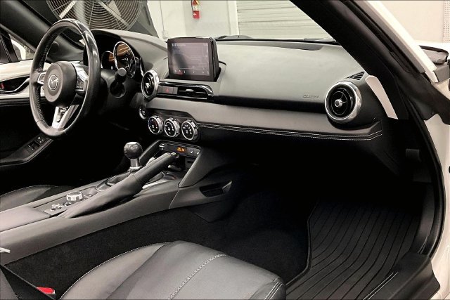 Used 2021 MAZDA MX-5 Miata RF Grand Touring RWD image 19