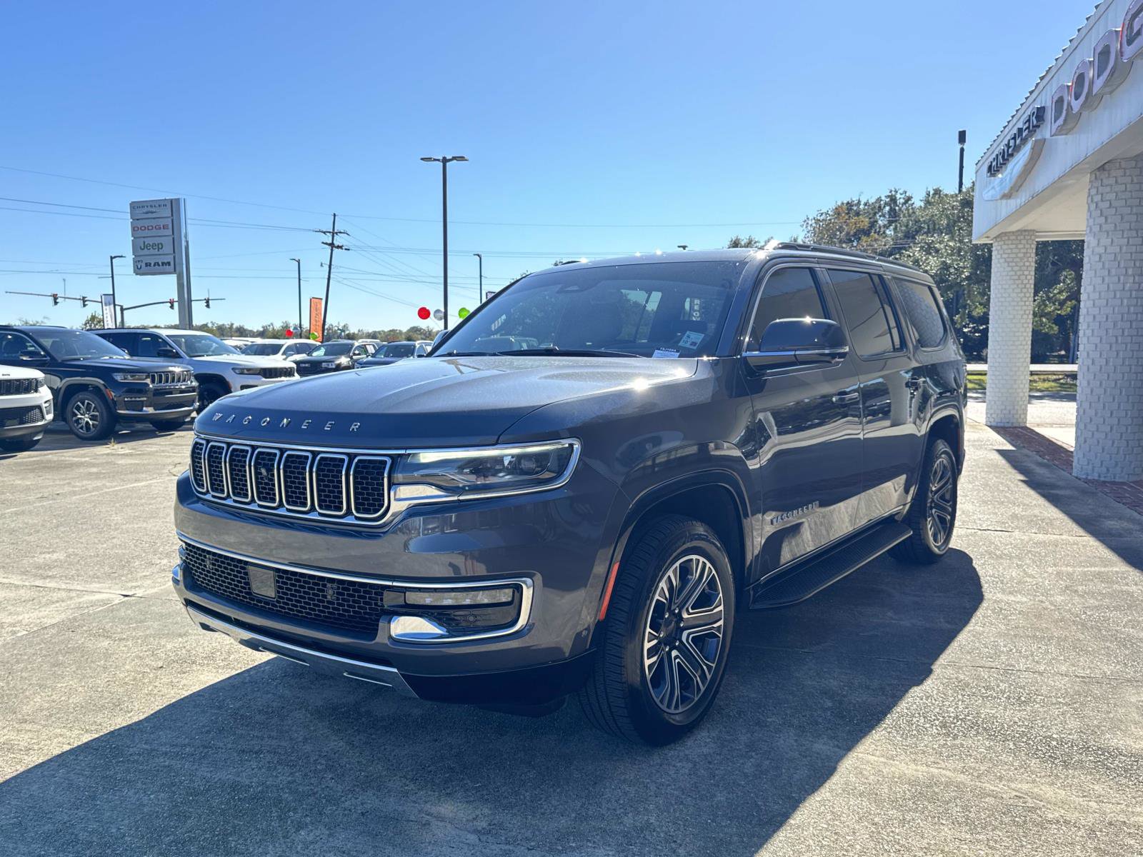 Used 2022 Jeep Wagoneer Series III w/ Convenience Group I image 3