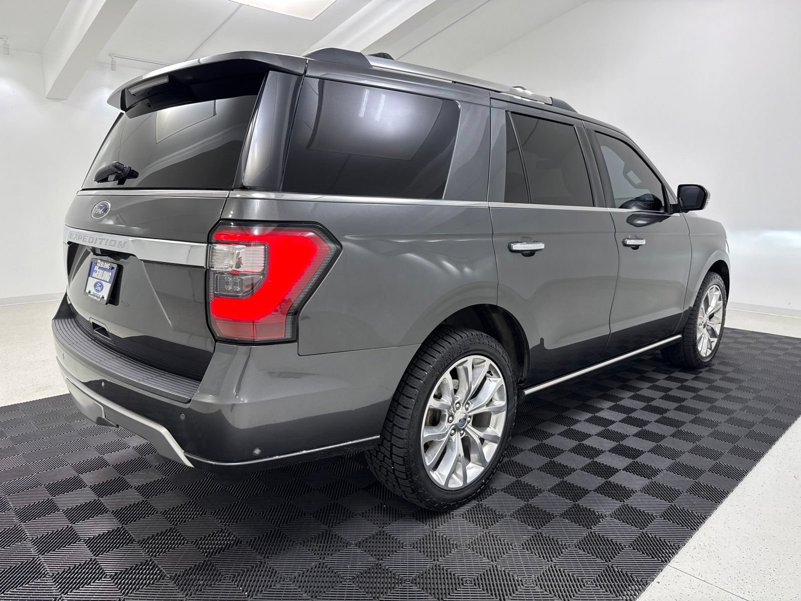 Used 2019 Ford Expedition Limited w/ Equipment Group 302A RWD image 7