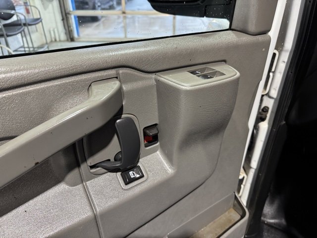 Used 2018 Chevrolet Express 2500 Extended image 6