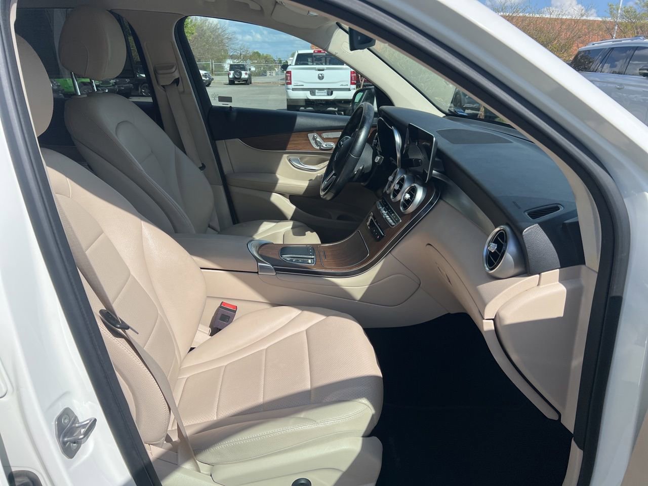 Used 2021 Mercedes-Benz GLC 300 image 24