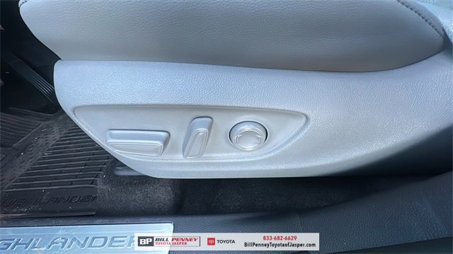 New 2026 Toyota Highlander Limited image 16