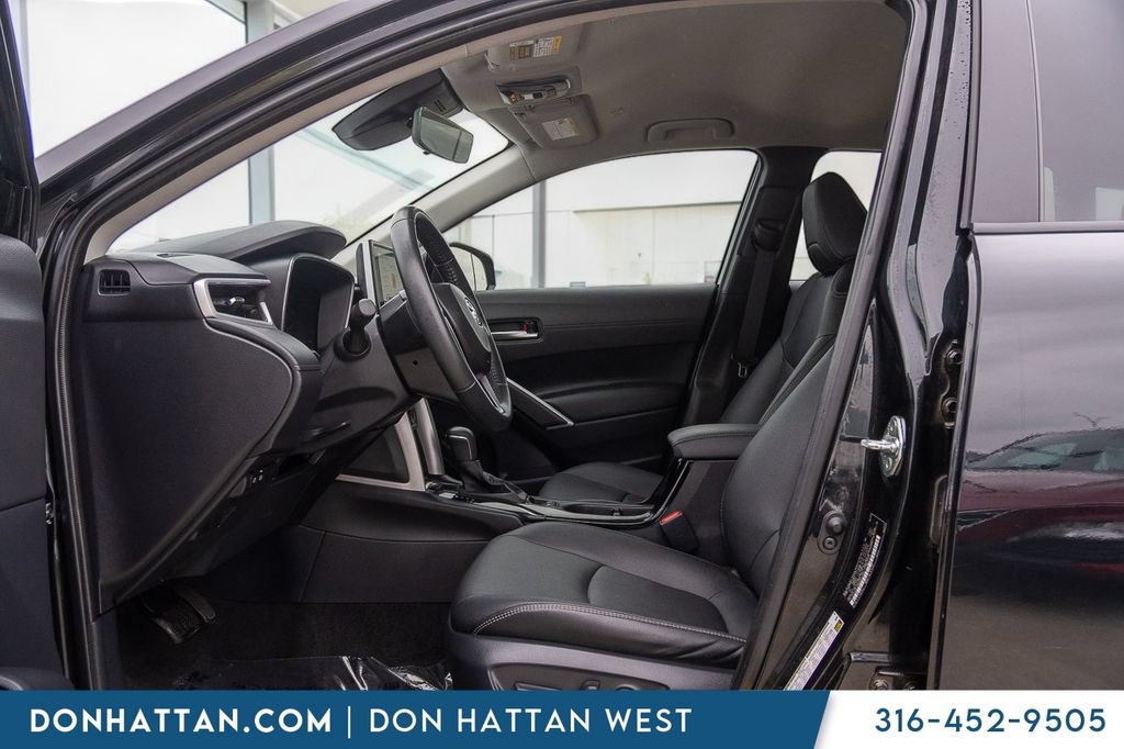 Used 2025 Toyota Corolla Cross XLE AWD/4WD image 14