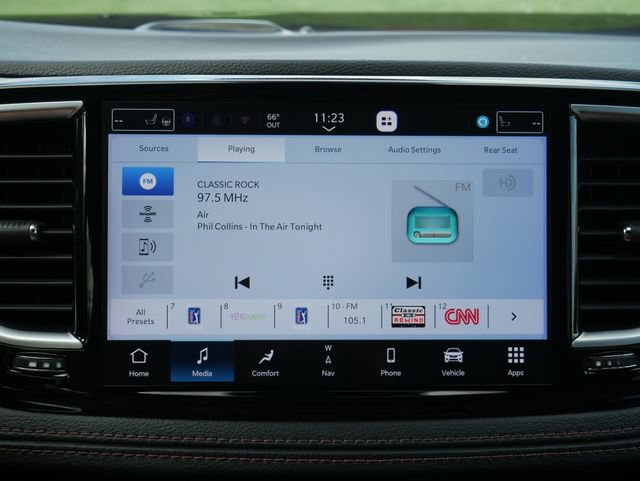 Used 2025 Chrysler Pacifica Pinnacle FWD image 21