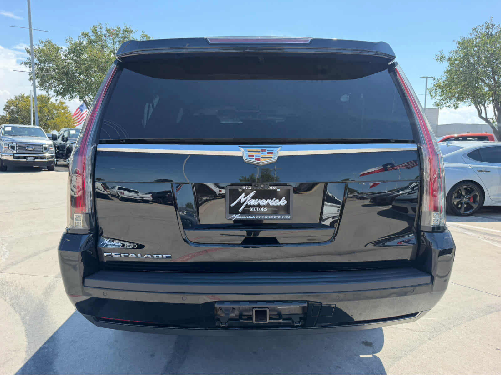 Used 2017 Cadillac Escalade ESV Luxury AWD/4WD image 12