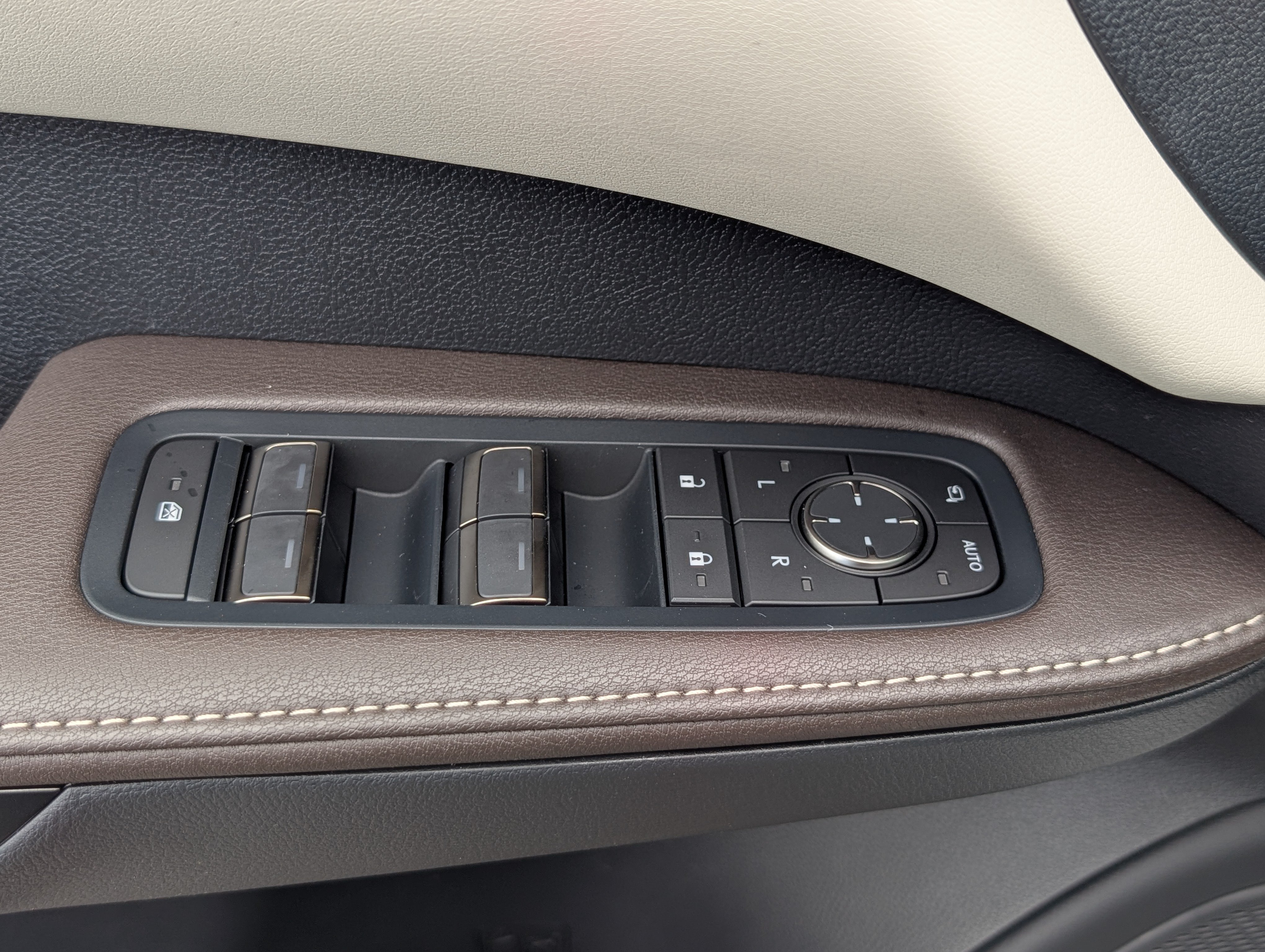 New 2026 Lexus RX 350h AWD/4WD image 17