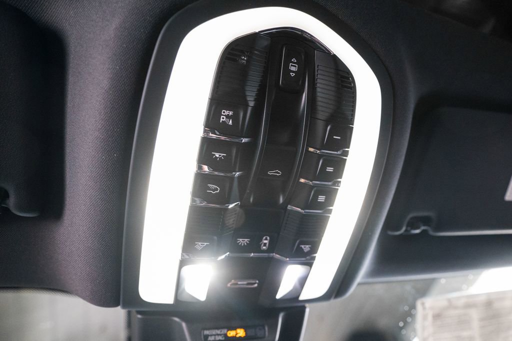 Certified 2026 Porsche Macan AWD/4WD image 28
