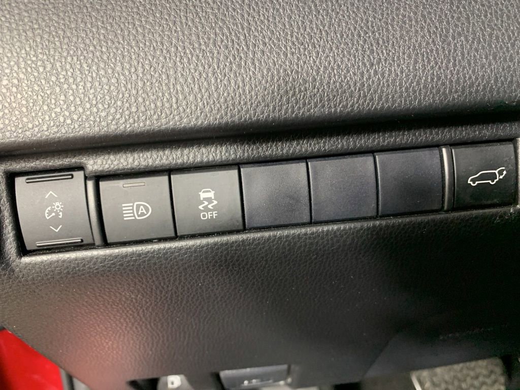 Used 2021 Toyota Venza LE AWD/4WD image 18