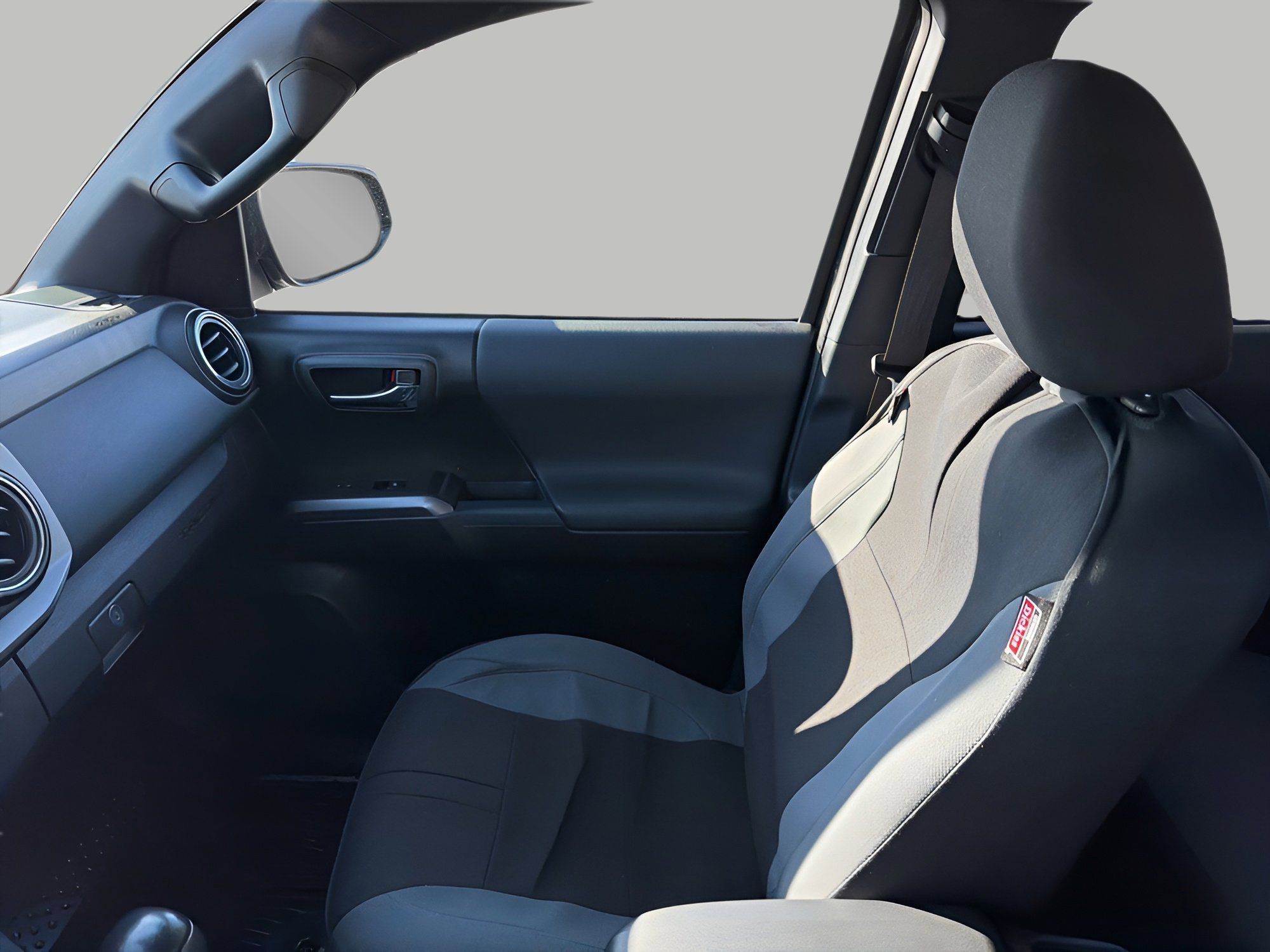 Used 2018 Toyota Tacoma TRD Sport image 21