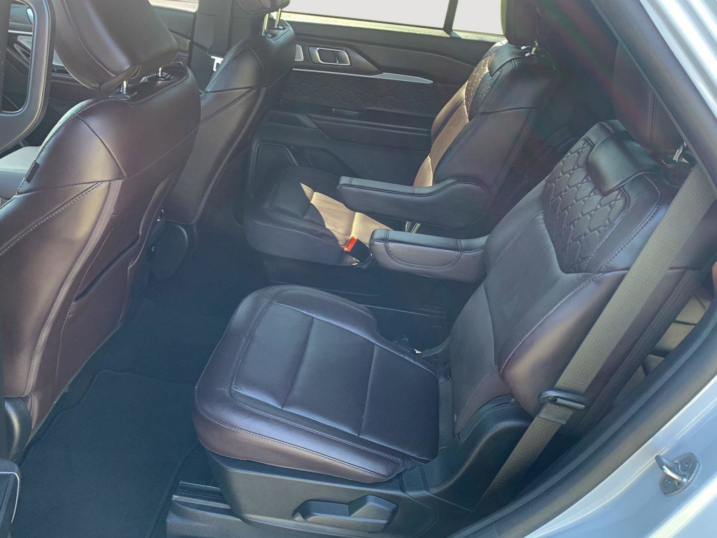 Used 2025 Ford Explorer Platinum w/ LUX Leather Package AWD/4WD image 17