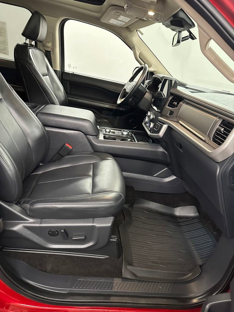 Used 2022 Ford Expedition XLT w/ Equipment Group 202A AWD/4WD image 42