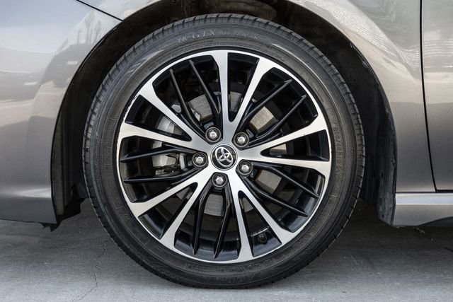 Used 2020 Toyota Camry SE FWD image 14
