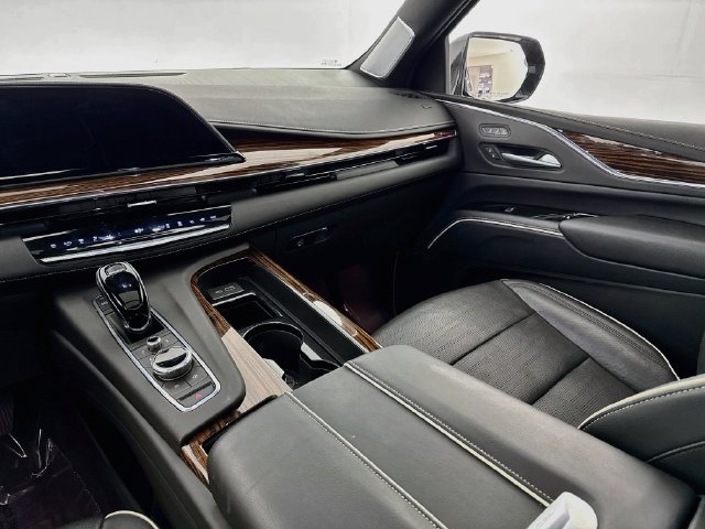 Used 2023 Cadillac Escalade Premium Luxury w/ Performance Package AWD/4WD image 24