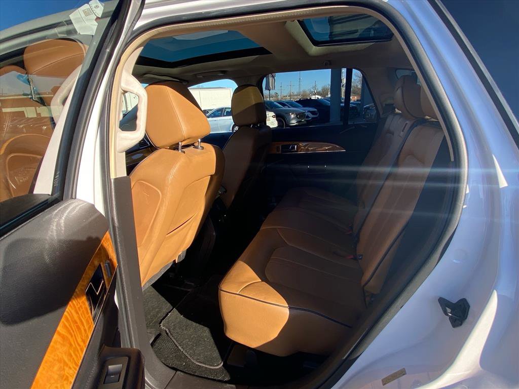 Used 2012 Lincoln MKX FWD image 10