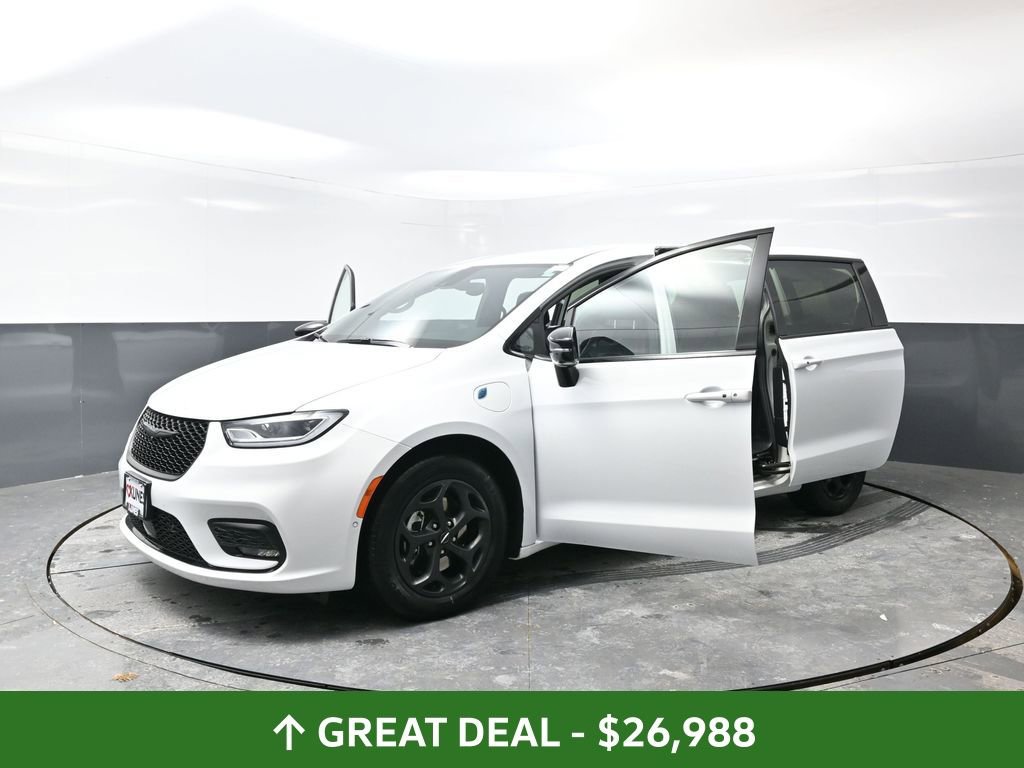 Used 2024 Chrysler Pacifica Select image 58