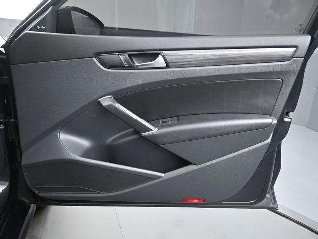 Used 2021 Volkswagen Passat 2.0T R-Line image 20