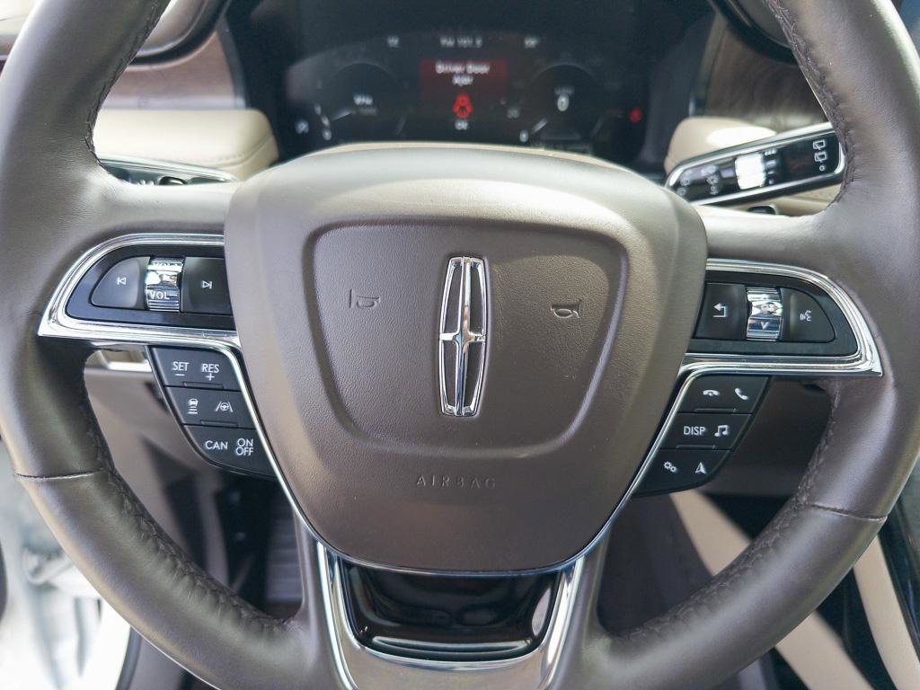 Used 2023 Lincoln Nautilus Reserve w/ Equipment Group 202A image 14