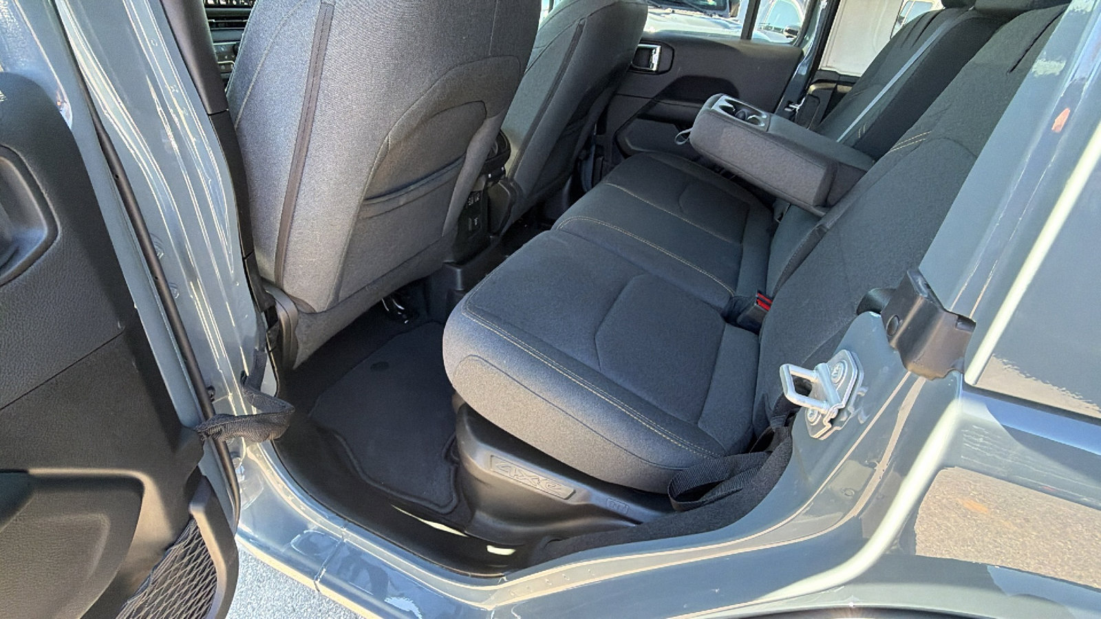 Used 2025 Jeep Wrangler Sahara w/ Safety Group image 23