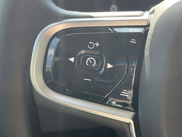 Used 2025 Volvo XC90 B5 Core image 34