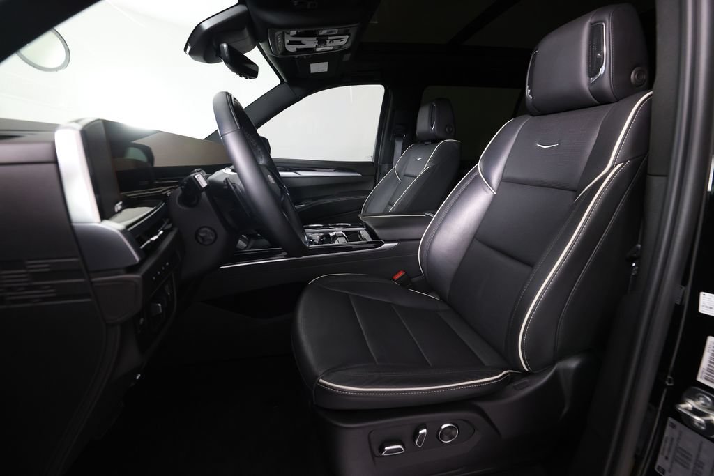 Used 2025 Cadillac Escalade ESV Sport AWD/4WD image 16