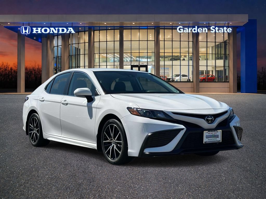 Used 2023 Toyota Camry SE AWD/4WD image 2