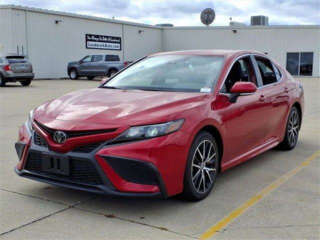 Used 2023 Toyota Camry SE image 2