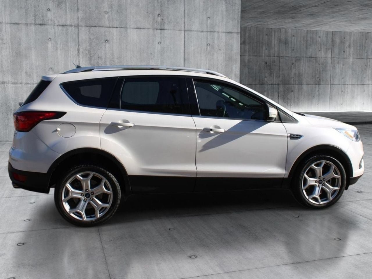Used 2019 Ford Escape Titanium FWD image 6
