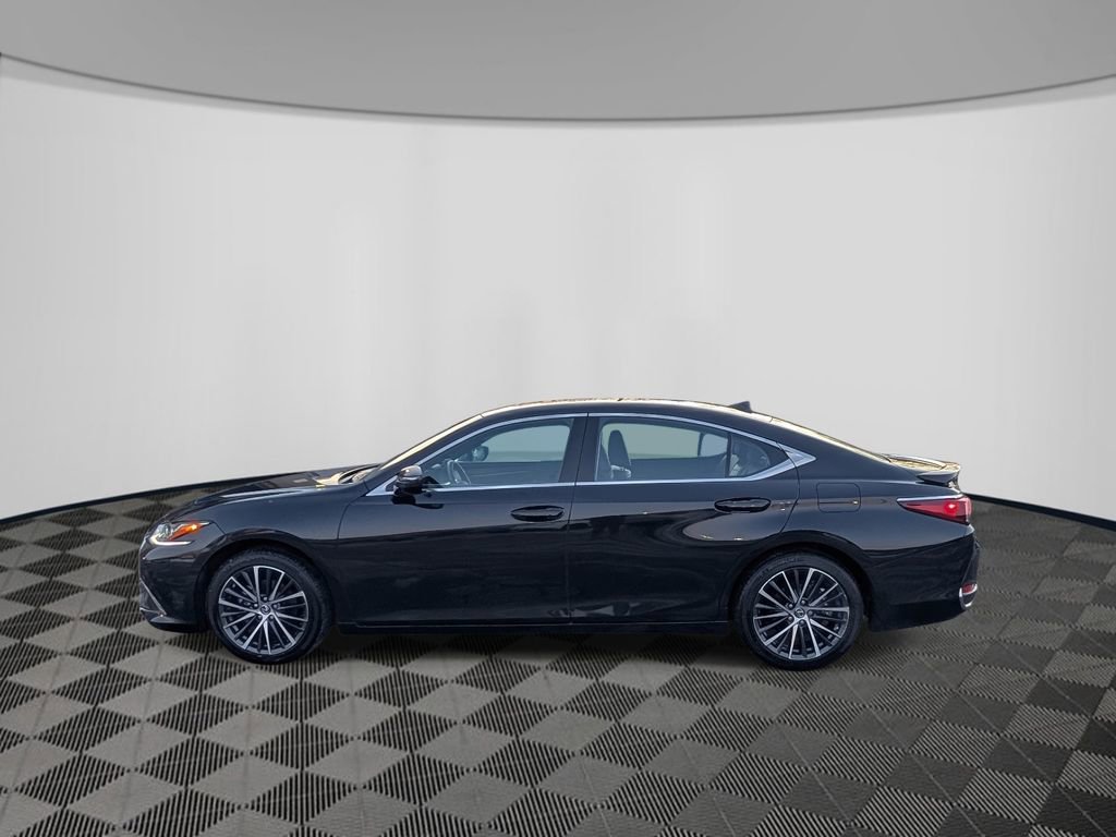 Used 2024 Lexus ES 300h w/ Premium Package image 4