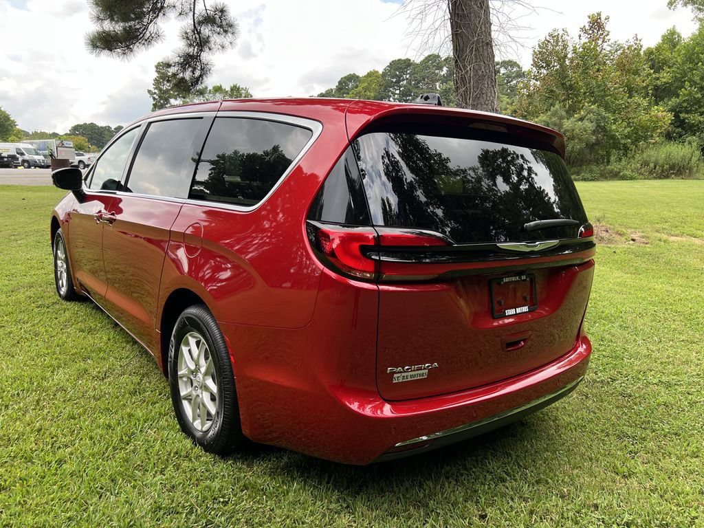 New 2026 Chrysler Pacifica Select FWD image 5