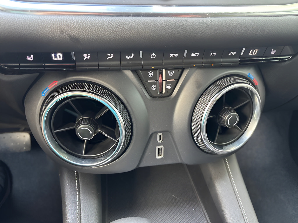 Used 2025 Chevrolet Blazer LT FWD image 27
