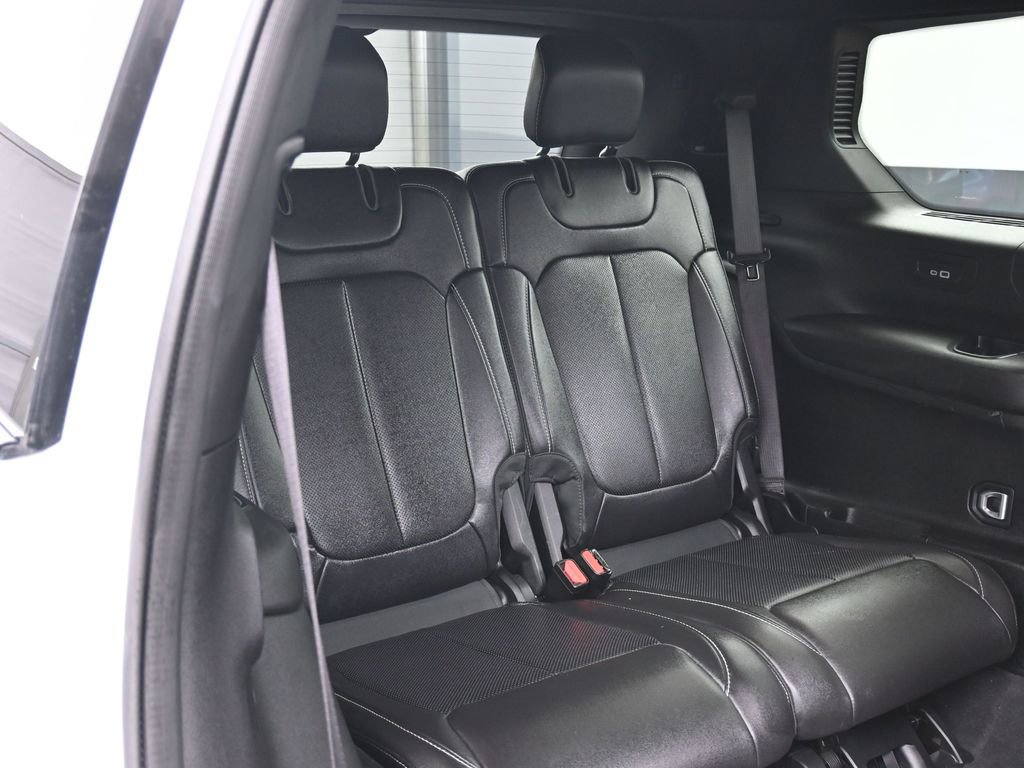 Used 2024 Jeep Grand Cherokee L Limited w/ Luxury Tech Group II image 38