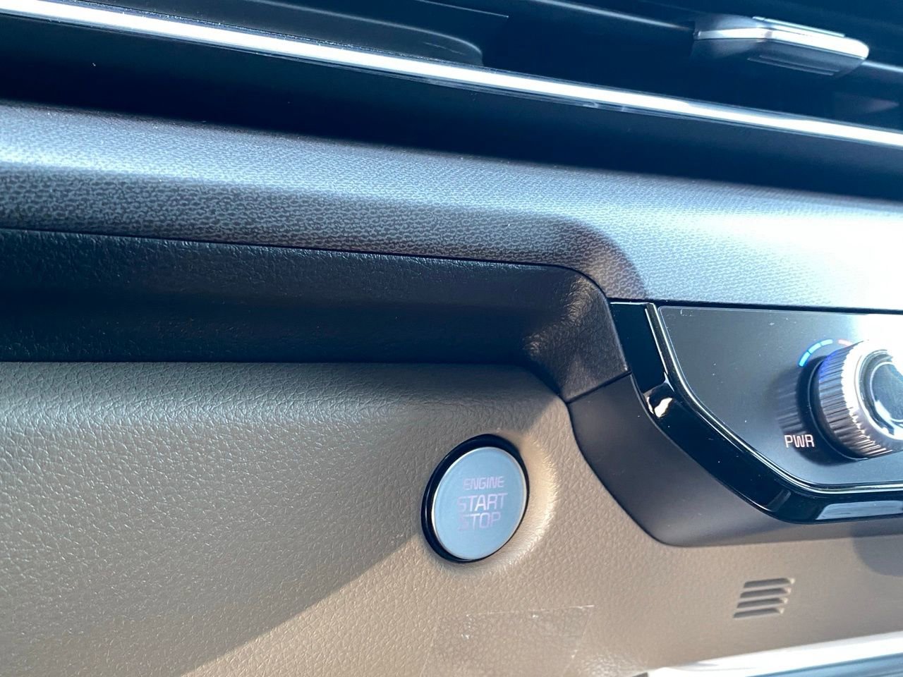 New 2026 Kia Carnival EX FWD image 18