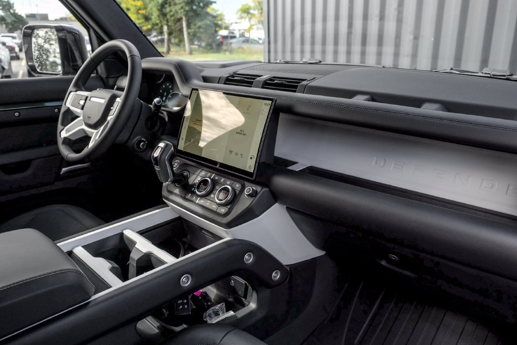 New 2026 Land Rover Defender 110 X-Dynamic SE AWD/4WD image 23