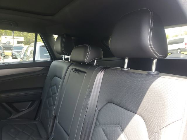 Certified 2025 Volkswagen Atlas Cross Sport SE w/ Panoramic Sunroof Package image 9