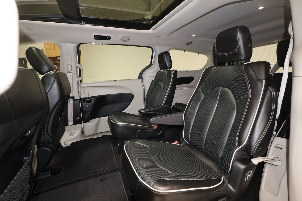 Used 2022 Chrysler Pacifica Limited image 22