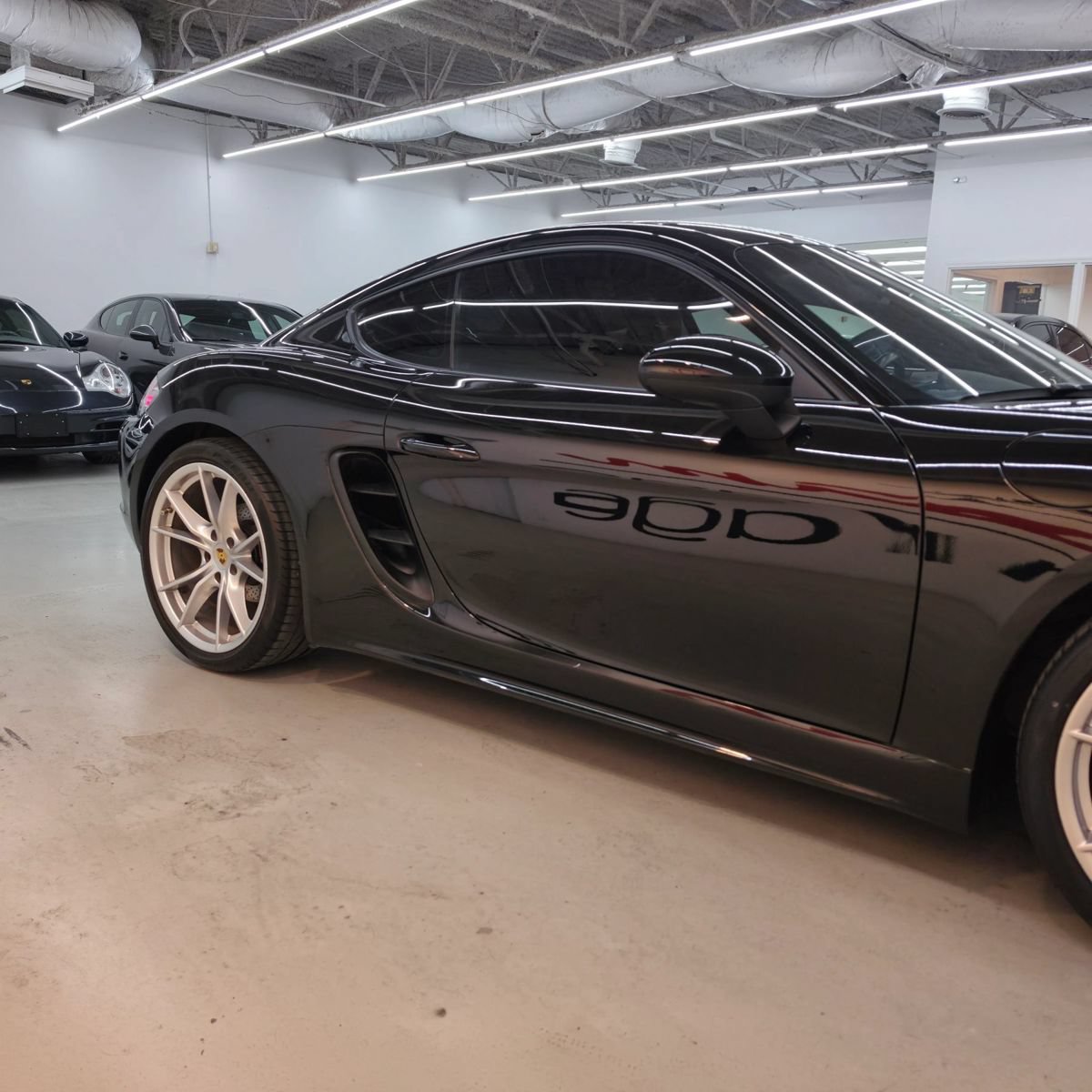 Used 2017 Porsche 718 Cayman RWD image 7