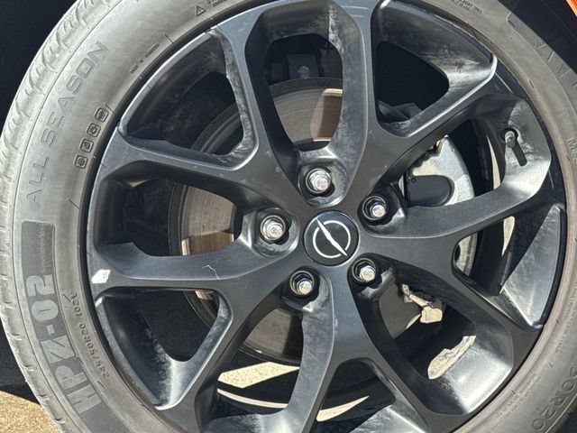 Used 2025 Chrysler Pacifica Limited FWD image 11