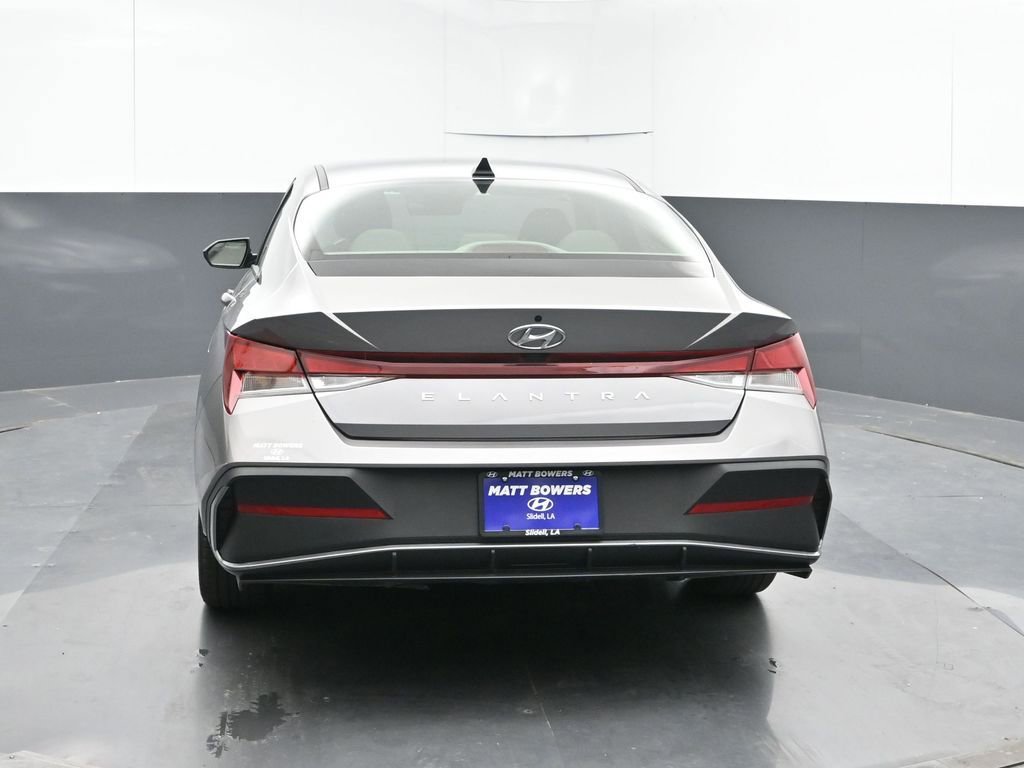 Used 2024 Hyundai Elantra SEL image 4